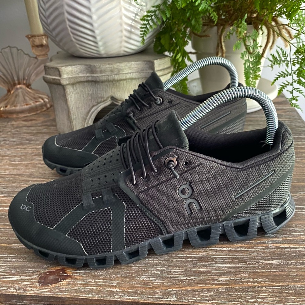 OC On Cloud Running Black Athletic Shoes